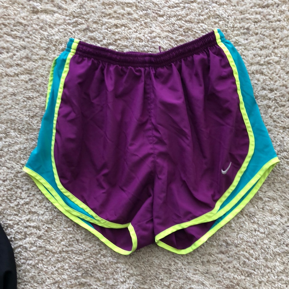 Nike running shorts (M)